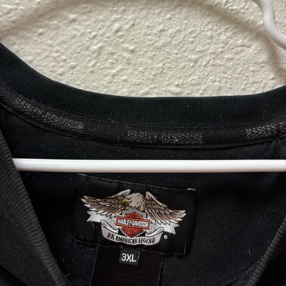Vintage Harley-Davidson Black Tee with Winged Logo Detail - Picture 3 of 10